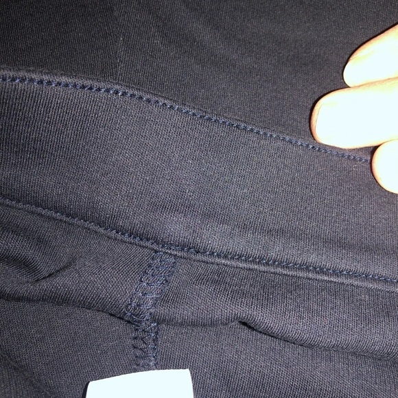 𝅺Chico’s size 8-10 Navy cropped pull on pants stretch like new straight leg - Picture 5 of 11